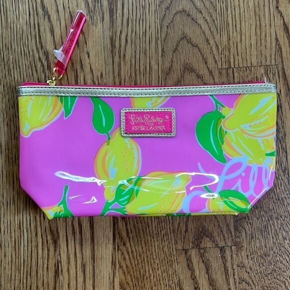 Lilly Pulitzer Handbags - Lilly Pulitzer Estée Lauder Cosmetic Bag 🍋